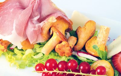 Salat von frischen Pfifferlingen