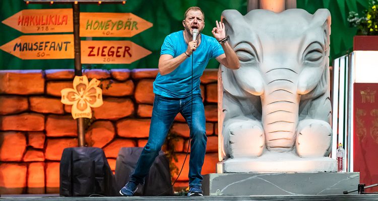 Mario Barth Live Tour M€NNER SIND FAUL, SAGEN DIE FRAUEN