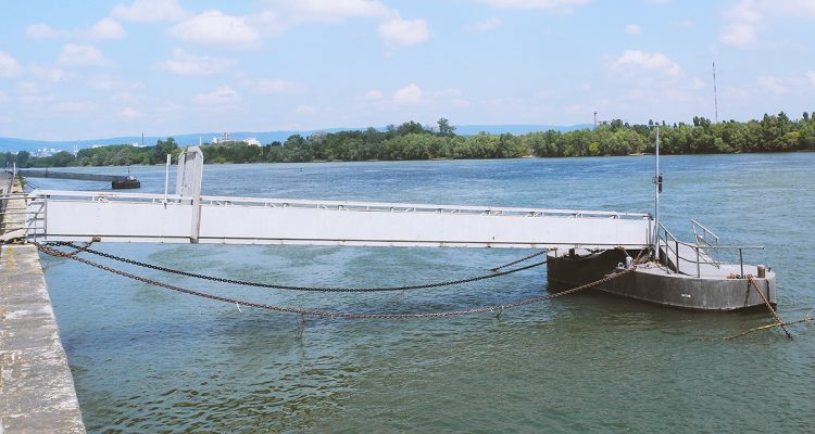 Schiffanlegestelle Rhein Landstrom