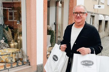 Theo shoppt, Schué