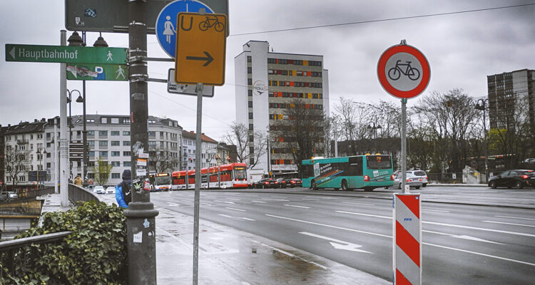 Alicenbrücke Radweg gesperrt