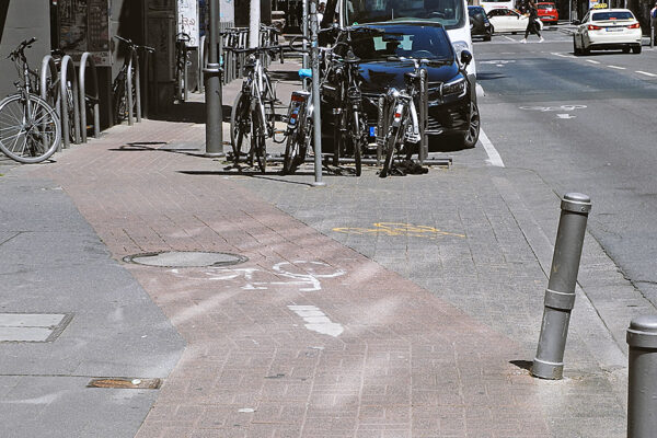 Verkehrsschild, Piktogramm, rote Farbe: Mainzer Radweg