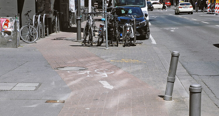 Verkehrsschild, Piktogramm, rote Farbe: Mainzer Radweg